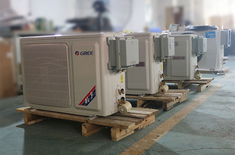 �����������{